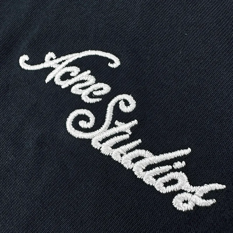 Acne Studios Logo Embroidered Long Sleeve (Blue) The fabric is made of custom organic cotton knitted with foggy clouds. It is delicate and soft, comfortable and skin-friendly. The color is dark navy blue. It condenses the tranquility and depth of the deep sea twilight. Retro calmness has a natural sense of coolness and luxury. The Acne Studios embroidered logo in White handwriting on the chest is like the finishing touch. It is low-key and engraved with the brand genes. It shows high-level recognition in silent places. Wear it with the Series suit. The top and bottom echo each other to form a luxurious and elegant system. It interprets the unique Nordic elegant mood. It uses imported machine embroidery technology and uses advanced computer control systems and precision mechanical components to realize the Acne Studios logo work. It has high precision. The lines are smooth and delicate. The fabrics have been fermented and washed. It has a better hand feel and texture. It is not easy to deform, not easy to shrink, not easy to fade, and maintains long-term beauty. Size:S-M-L-XL